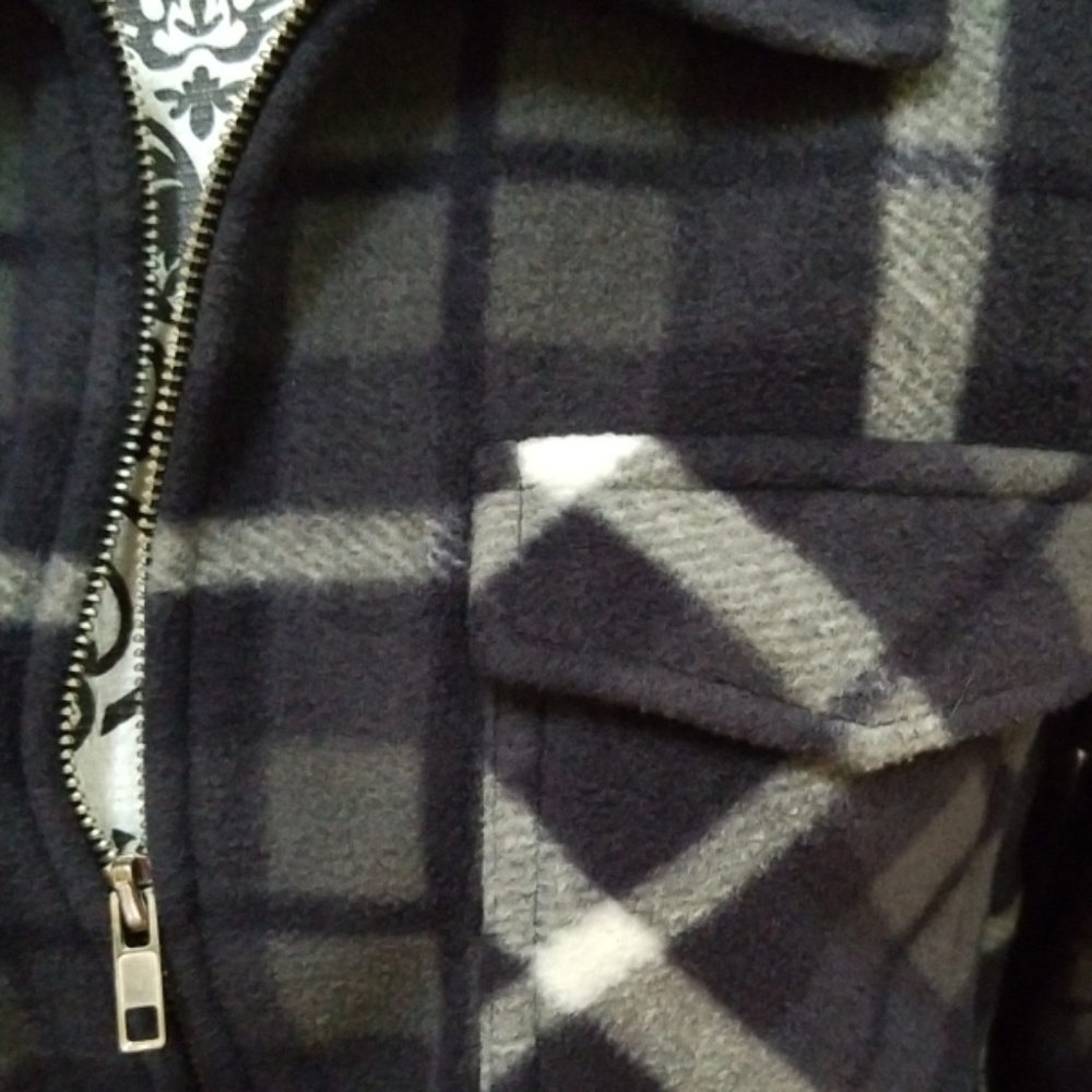 3/$28 Gap fleece plaid Unisex Jr Jacket Sz L - Picture 6 of 8